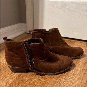 ⚠️2/20 Brown suede ladies ankle boots sz 5-6